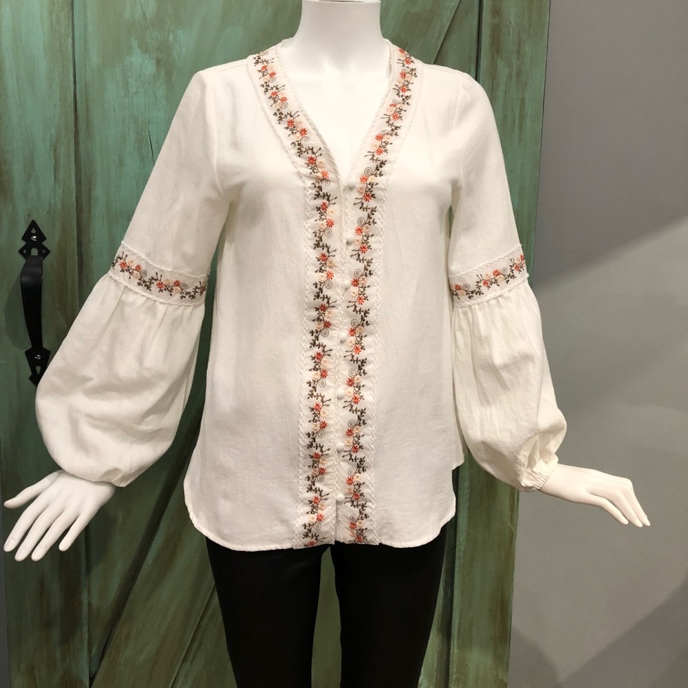 Comfortable lightweight long sleeve top
